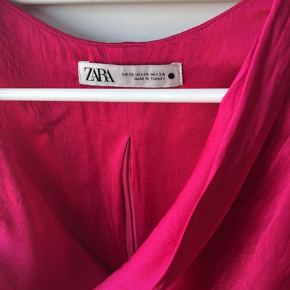 Pink satin cowl neck crop top size xs - Picture 2 of 3